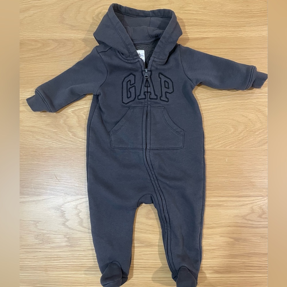 Baby GAP Zipup Bear Ear Sweatsuit *Excellent Condition*. Size 3-6M